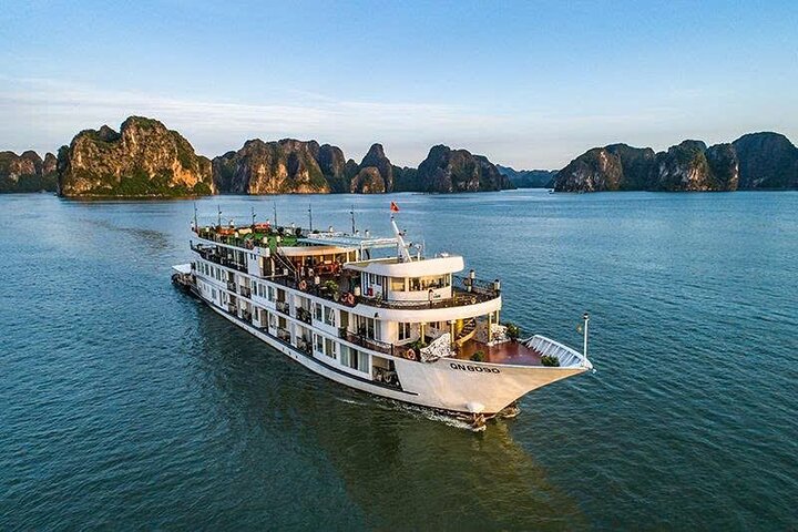 Luxury cruise navigating through the stunning limestone karsts of Ha Long Bay, Vietnam, photo 43 | wizardtrip