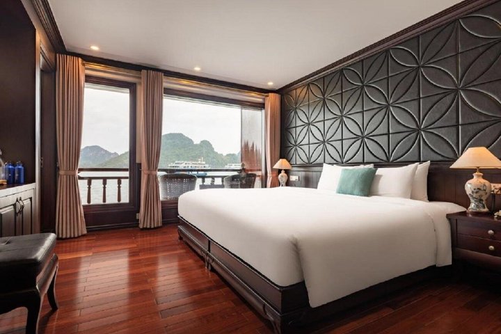 Luxury cruise navigating through the stunning limestone karsts of Ha Long Bay, Vietnam, photo 47 | wizardtrip