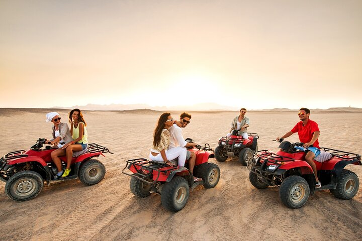 Oplev en spændende ørkensafari i Doha med dune bashing, kamelridt og sandboarding, foto 6 | wizardtrip