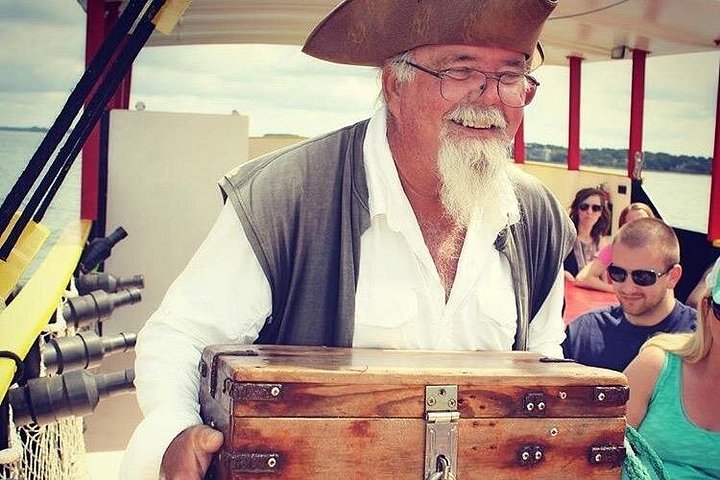 Hilton Head piratskip-eventyr med barn i kostyme og vannkanoner, foto 7 | wizardtrip