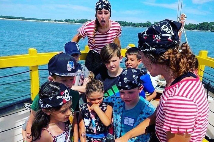 Hilton Head piratskip-eventyr med barn i kostyme og vannkanoner, foto 10 | wizardtrip