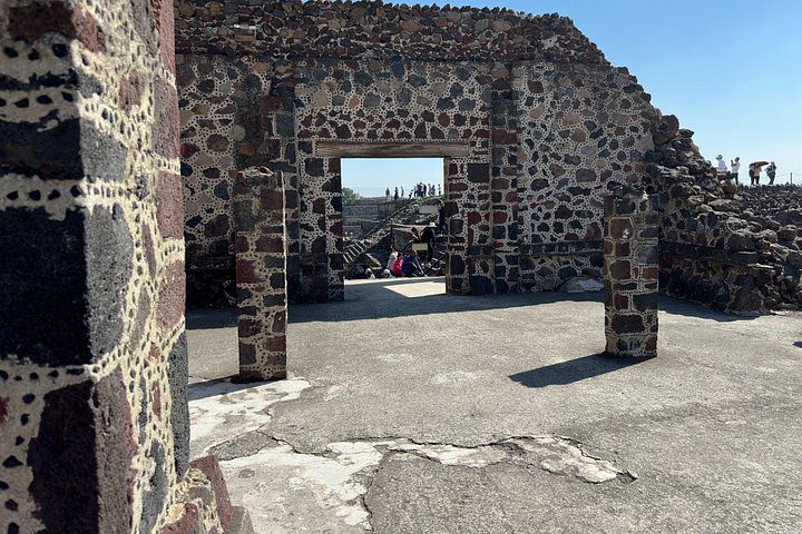 Excursion d'une journée aux pyramides de Teotihuacan, à la Basilique de Guadalupe et à la Plaza de las Tres Culturas au départ de Mexico, photo 17 | wizardtrip