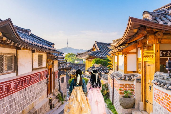 Explorez le patrimoine culturel de Séoul, y compris les palais, les villages traditionnels et les marchés, lors d'une visite guidée en petit groupe, photo 10 | wizardtrip