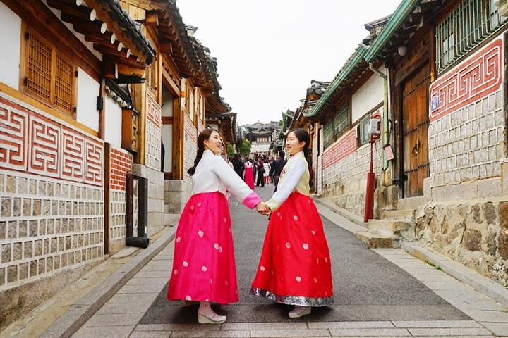 Explorez le patrimoine culturel de Séoul, y compris les palais, les villages traditionnels et les marchés, lors d'une visite guidée en petit groupe, photo 26 | wizardtrip