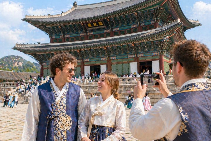 Explorez le patrimoine culturel de Séoul, y compris les palais, les villages traditionnels et les marchés, lors d'une visite guidée en petit groupe, photo 35 | wizardtrip