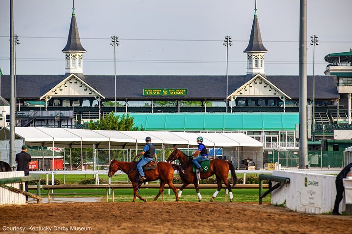 Explore o icónico Kentucky Derby Museum e a pista de corridas de Churchill Downs em Louisville, EUA, foto 8 | wizardtrip
