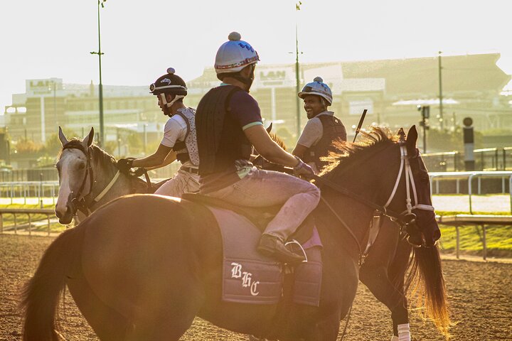 Explore o icónico Kentucky Derby Museum e a pista de corridas de Churchill Downs em Louisville, EUA, foto 14 | wizardtrip