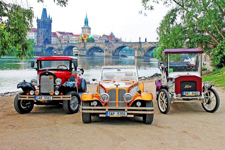 1,5-stündige Oldtimer-Cabrio-Stadtrundfahrt Prag | wizardtrip