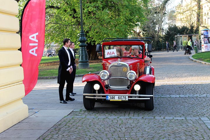 Tour en voiture vintage des monuments historiques de Prague, photo 6 | wizardtrip