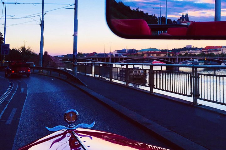 Tour en voiture vintage des monuments historiques de Prague, photo 7 | wizardtrip