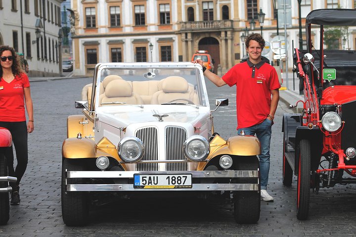 Tour en voiture vintage des monuments historiques de Prague, photo 8 | wizardtrip