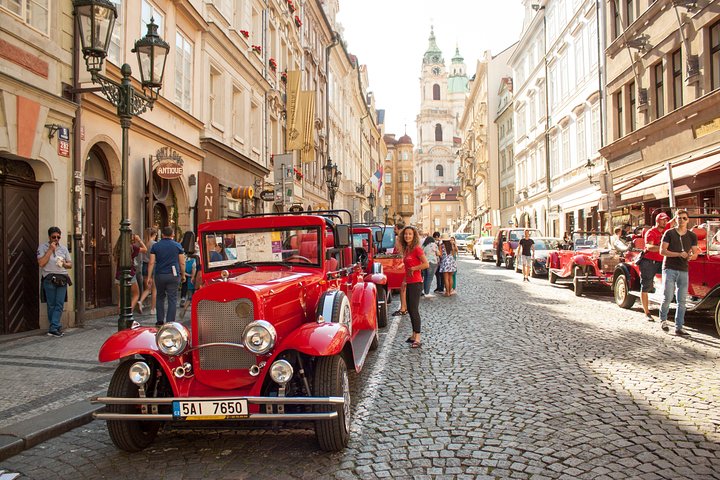 Tour en voiture vintage des monuments historiques de Prague, photo 9 | wizardtrip