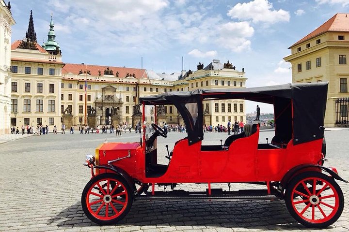 Tour en voiture vintage des monuments historiques de Prague, photo 10 | wizardtrip