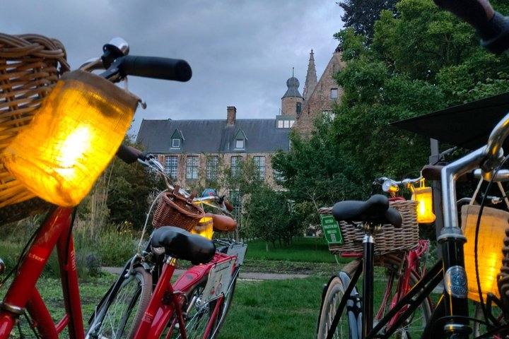 Guidet retro-sykkeltur gjennom Brugges historiske gater og skjulte perler, Belgia, foto 7 | wizardtrip