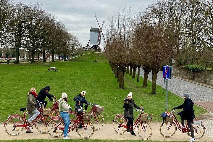 Guidet retro-sykkeltur gjennom Brugges historiske gater og skjulte perler, Belgia, foto 9 | wizardtrip