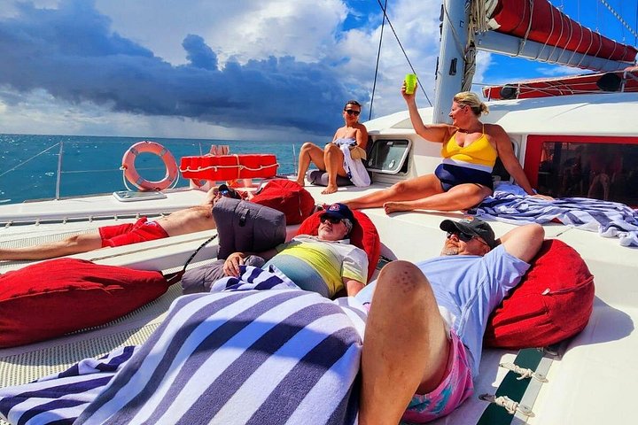 Luxury catamaran sailing and snorkeling tour in Sint Maarten with gourmet lunch and open bar, photo 3 | wizardtrip
