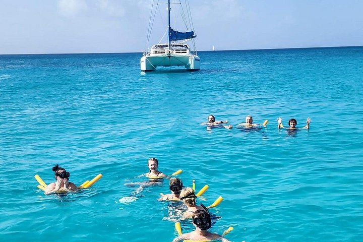 Luxury catamaran sailing and snorkeling tour in Sint Maarten with gourmet lunch and open bar, photo 8 | wizardtrip