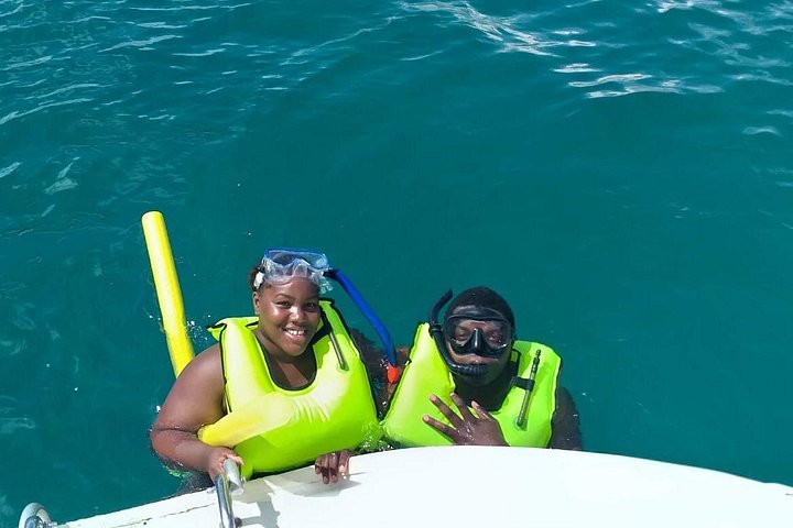 Luxury catamaran sailing and snorkeling tour in Sint Maarten with gourmet lunch and open bar, photo 26 | wizardtrip