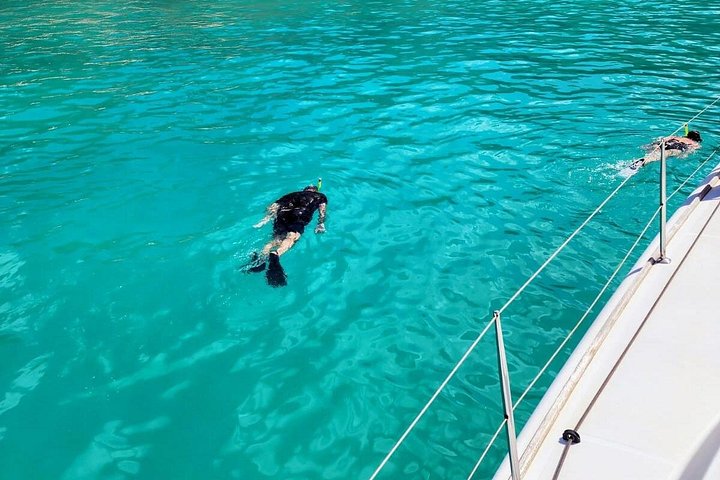 Luxury catamaran sailing and snorkeling tour in Sint Maarten with gourmet lunch and open bar, photo 35 | wizardtrip