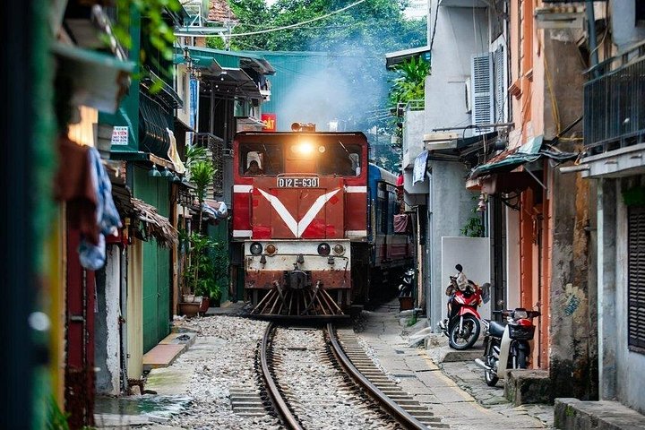 Walking Street Food Tour in Hanoi and Train Street | wizardtrip