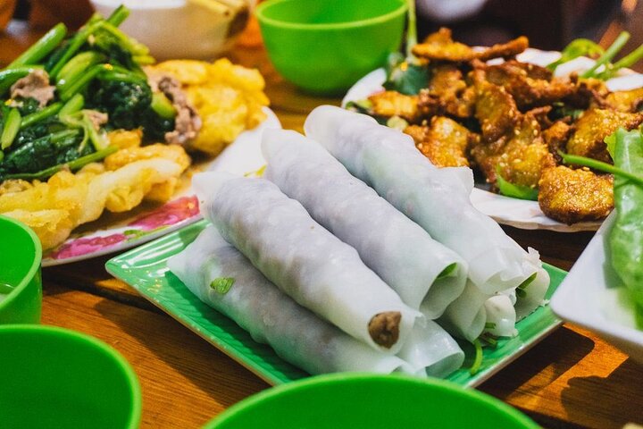 Explorez la scène vibrante de street food de Hanoï et l'emblématique Rue du Train lors de cette visite guidée à pied, photo 6 | wizardtrip