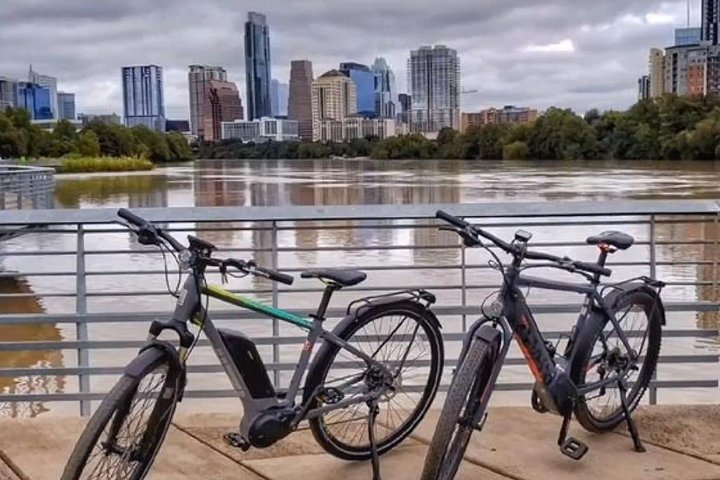 Tour in e-bike ad Austin, alla scoperta di murales, parchi e monumenti della città, foto 6 | wizardtrip