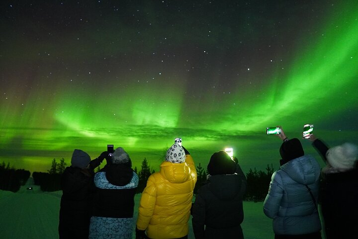 Experimente a magia da Aurora Boreal em uma caça guiada em Rovaniemi, Finlândia, com fotografia profissional, foto 7 | wizardtrip