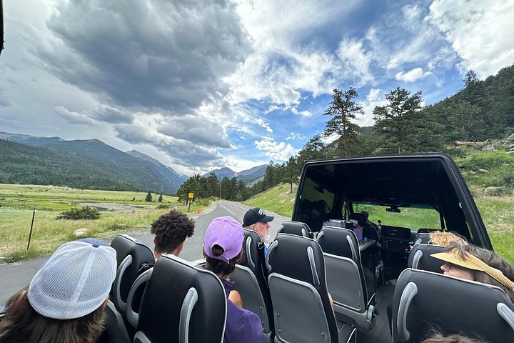 Naturskjønn tur i Rocky Mountain nasjonalpark i en varebil med glasstak, foto 32 | wizardtrip