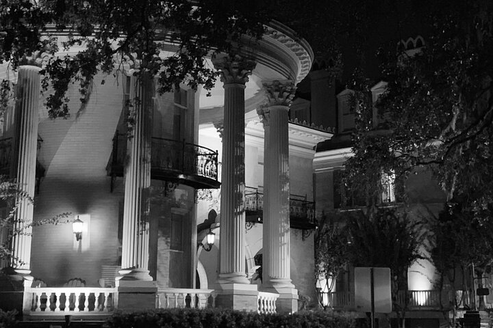 Nachtelijke spookwandeling in de historische wijk van Savannah, met bezoeken aan spookachtige locaties en begraafplaatsen, foto 10 | wizardtrip