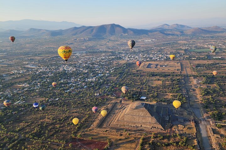 Vol en montgolfière au-dessus des pyramides de Teotihuacán au lever du soleil, avec prise en charge depuis Mexico, photo 10 | wizardtrip