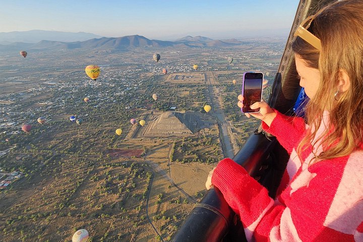 Vol en montgolfière au-dessus des pyramides de Teotihuacán au lever du soleil, avec prise en charge depuis Mexico, photo 11 | wizardtrip