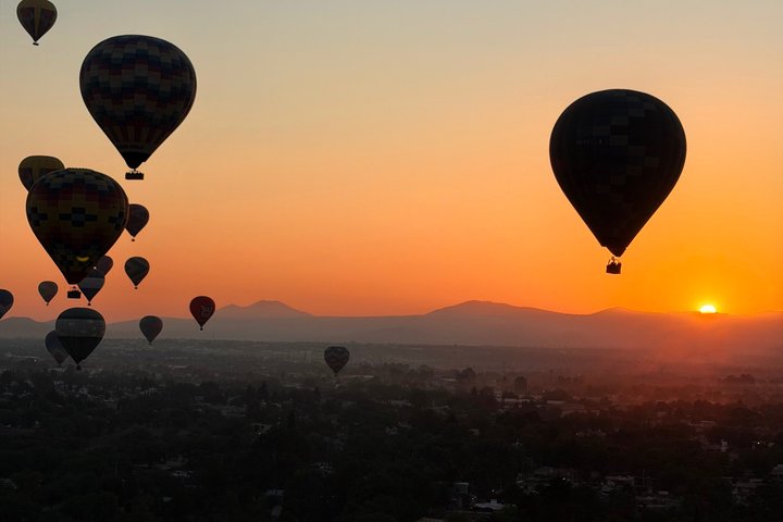 Vol en montgolfière au-dessus des pyramides de Teotihuacán au lever du soleil, avec prise en charge depuis Mexico, photo 23 | wizardtrip