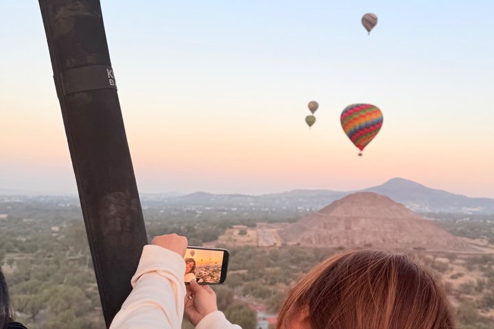 Vol en montgolfière au-dessus des pyramides de Teotihuacán au lever du soleil, avec prise en charge depuis Mexico, photo 25 | wizardtrip
