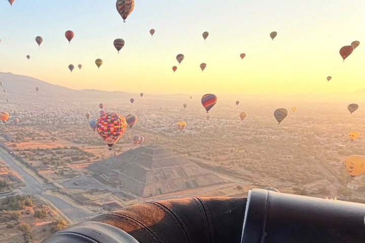 Vol en montgolfière au-dessus des pyramides de Teotihuacán au lever du soleil, avec prise en charge depuis Mexico, photo 29 | wizardtrip