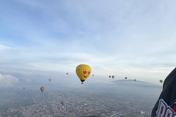 Vol en montgolfière au-dessus des pyramides de Teotihuacán au lever du soleil, avec prise en charge depuis Mexico, photo 34 | wizardtrip