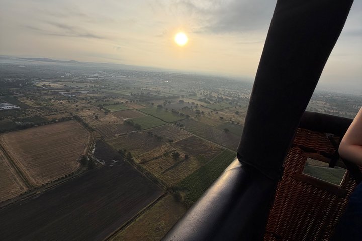 Vol en montgolfière au-dessus des pyramides de Teotihuacán au lever du soleil, avec prise en charge depuis Mexico, photo 37 | wizardtrip