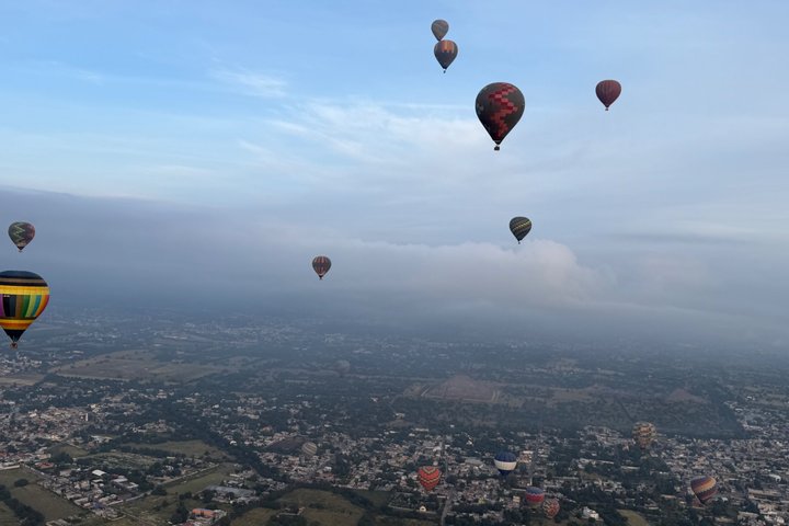 Vol en montgolfière au-dessus des pyramides de Teotihuacán au lever du soleil, avec prise en charge depuis Mexico, photo 39 | wizardtrip