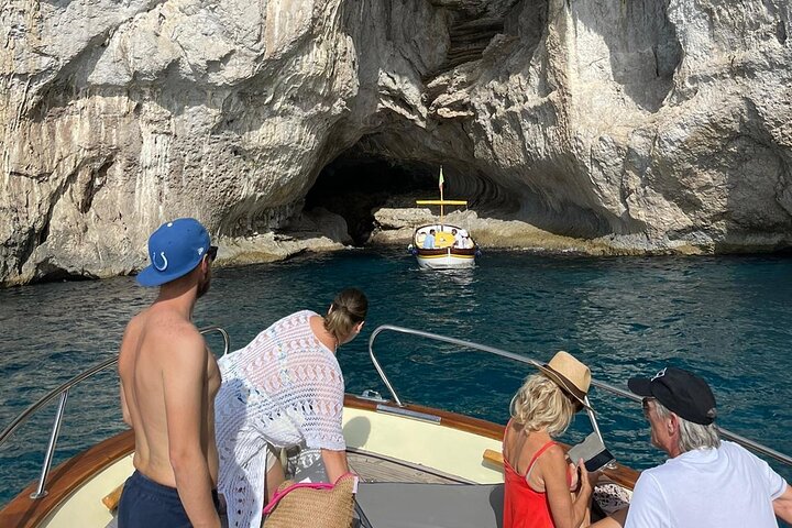 Båttur i liten grupp till Capri från Sorrento, med bad och ö-utforskning, foto 6 | wizardtrip