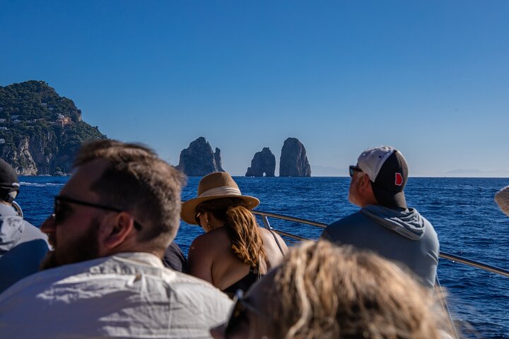 Båttur i liten grupp till Capri från Sorrento, med bad och ö-utforskning, foto 7 | wizardtrip