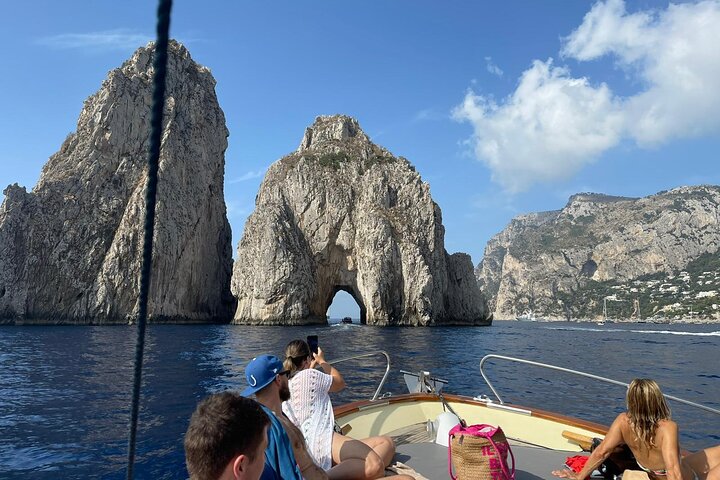 Båttur i liten grupp till Capri från Sorrento, med bad och ö-utforskning, foto 8 | wizardtrip