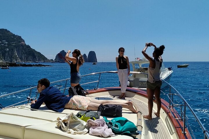 Båttur i liten grupp till Capri från Sorrento, med bad och ö-utforskning, foto 10 | wizardtrip