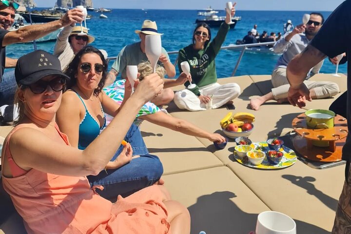 Båttur i liten grupp till Capri från Sorrento, med bad och ö-utforskning, foto 18 | wizardtrip