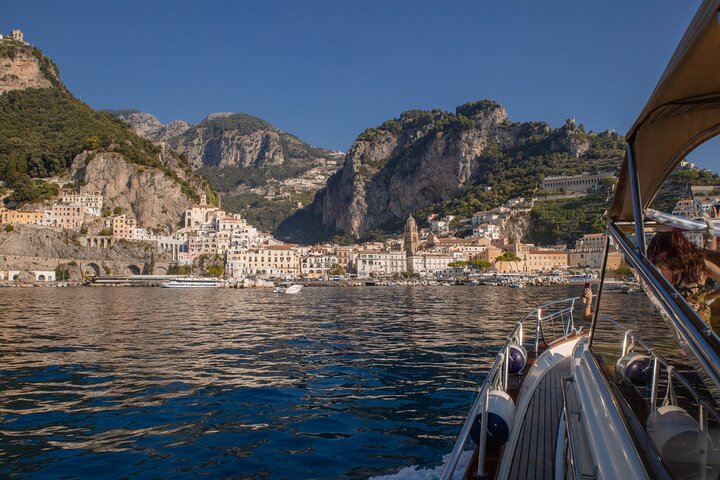 Small group boat tour along the Amalfi Coast from Sorrento, visiting Positano and Amalfi, photo 6 | wizardtrip