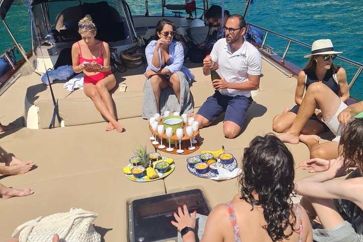 Small group boat tour along the Amalfi Coast from Sorrento, visiting Positano and Amalfi, photo 12 | wizardtrip