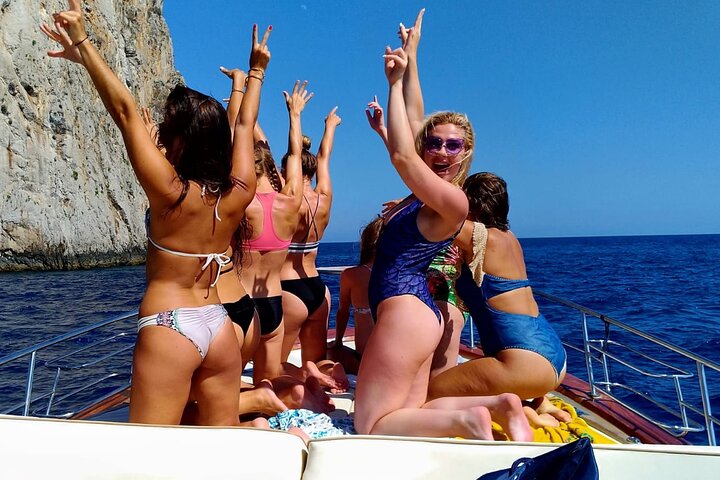 Small group boat tour along the Amalfi Coast from Sorrento, visiting Positano and Amalfi, photo 18 | wizardtrip