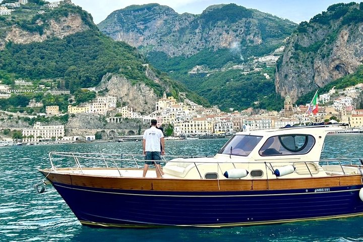 Small group boat tour along the Amalfi Coast from Sorrento, visiting Positano and Amalfi, photo 21 | wizardtrip