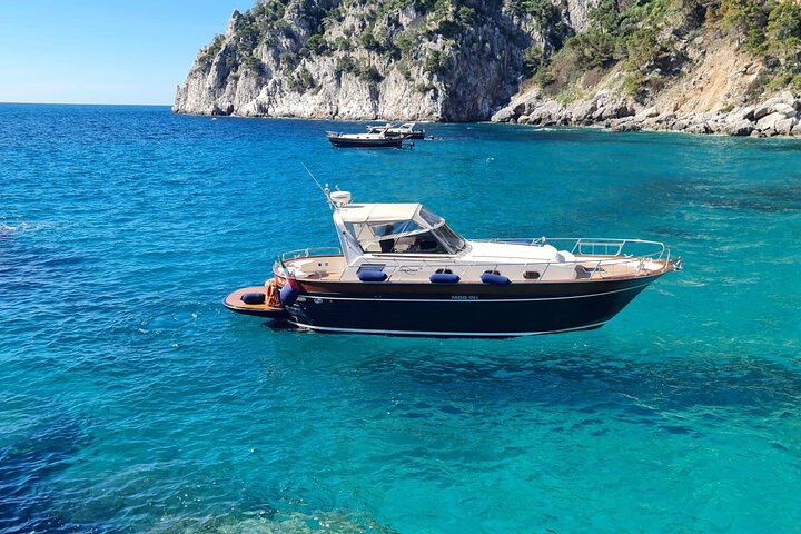 Small group boat tour along the Amalfi Coast from Sorrento, visiting Positano and Amalfi, photo 22 | wizardtrip