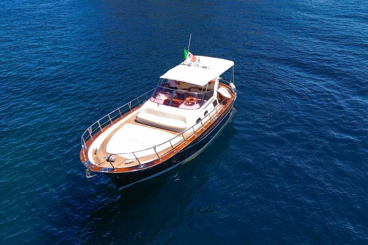 Small group boat tour along the Amalfi Coast from Sorrento, visiting Positano and Amalfi, photo 27 | wizardtrip