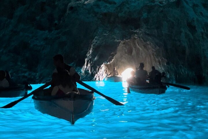 Small group boat tour to Capri from Sorrento, featuring the Blue Grotto and coastal sights, photo 6 | wizardtrip