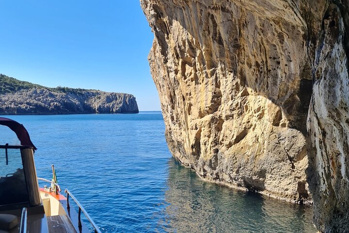 Small group boat tour to Capri from Sorrento, featuring the Blue Grotto and coastal sights, photo 23 | wizardtrip